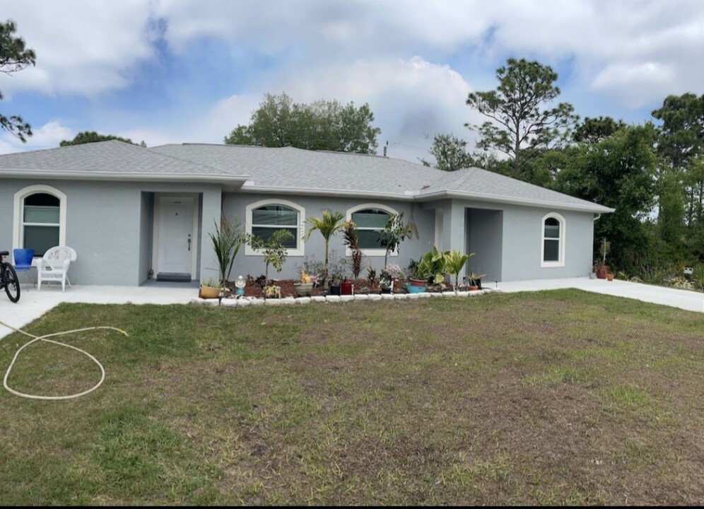 9426 Tacoma Ave in Englewood, FL - Building Photo