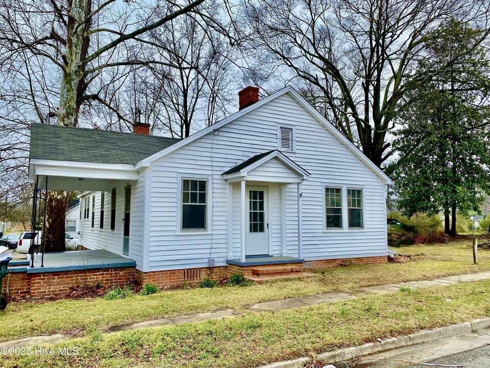 1101 College St in Kinston, NC - Building Photo