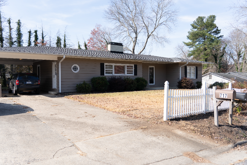 717 Circle Dr NE in Lenoir, NC - Building Photo