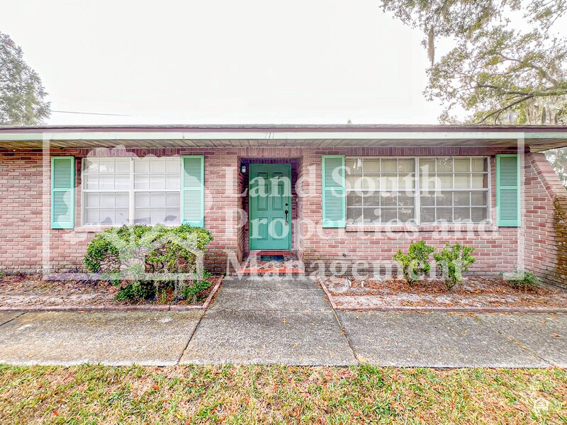 711 W Daughtery Rd in Lakeland, FL - Building Photo