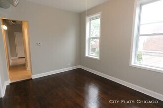 2823 N Central Park Ave-Unit -Unit 3R in Chicago, IL - Building Photo - Building Photo
