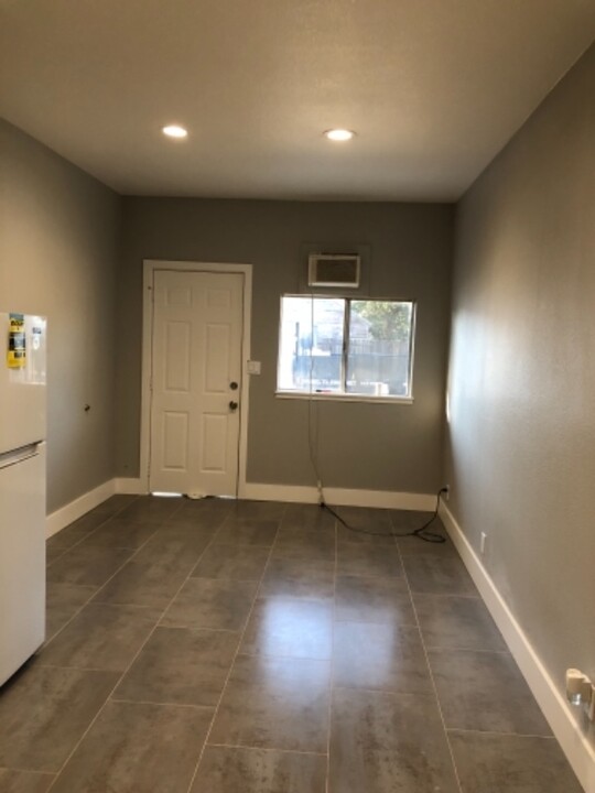 1211 Center Ln in Los Banos, CA - Building Photo