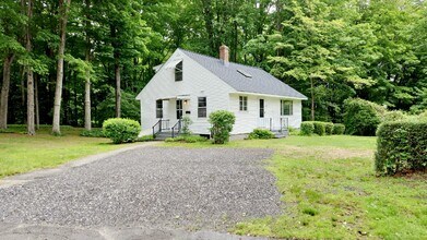 375 Main St in Deep River, CT - Building Photo - Building Photo