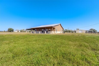 20233 TX-36 in Guy, TX - Foto de edificio - Building Photo