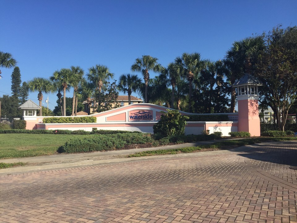 5164 Beach Dr SE in St. Petersburg, FL - Building Photo