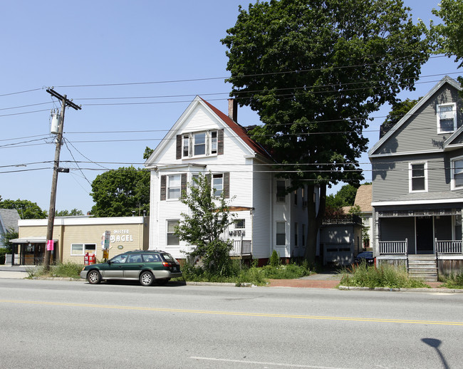 535 Forest Ave W in Portland, ME - Foto de edificio - Building Photo