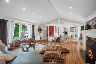 3442 Laurel Canyon Blvd in Studio City, CA - Foto de edificio - Building Photo