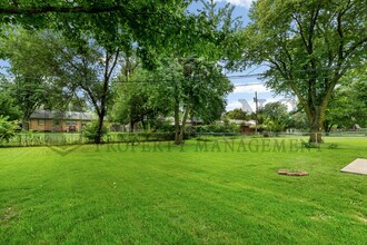 211 E Meadowlark Rd in Derby, KS - Building Photo - Building Photo