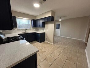 12414 Ledger Ln in Houston, TX - Building Photo - Building Photo