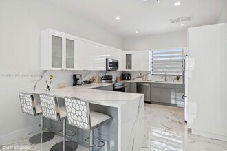 13331 SW 41st St in Miami, FL - Building Photo - Building Photo