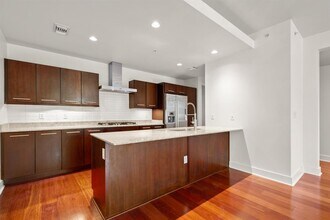 210 Lee Barton Dr in Austin, TX - Building Photo - Building Photo
