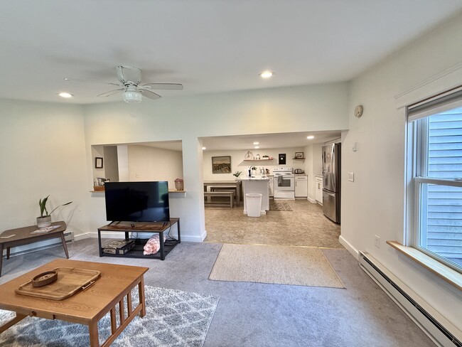 8 Hanson Dr in Topsham, ME - Building Photo - Building Photo