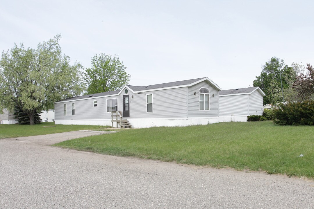 Meadowbrook Village Mobile Home Park in South Haven, MI - Foto de edificio
