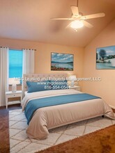 1008C NE Whispering Winds Ct in Lee's Summit, MO - Foto de edificio - Building Photo