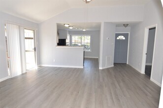 5214 Beaverhill Dr in Houston, TX - Building Photo - Building Photo