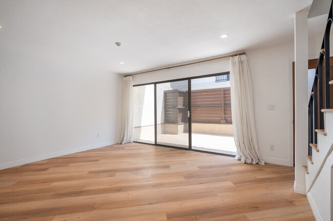 2402 Aviation Blvd in Redondo Beach, CA - Building Photo - Building Photo