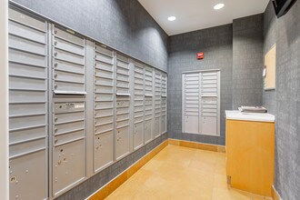 3333 Wisconsin in Washington, DC - Foto de edificio - Interior Photo