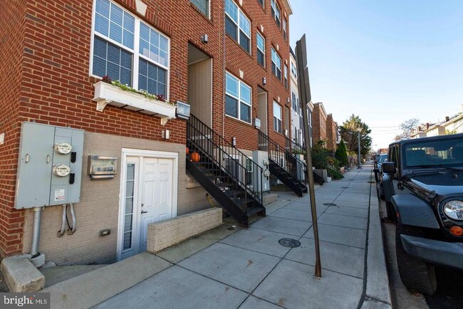 property at 514 Hobart Pl NW