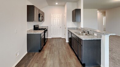 1113 S Appaloosa Ln in Mustang, OK - Building Photo - Building Photo