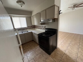 1901 Stewart Ave in Las Vegas, NV - Building Photo - Building Photo