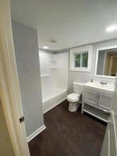 606 Lester Rd, Unit A in Knoxville, TN - Foto de edificio - Building Photo