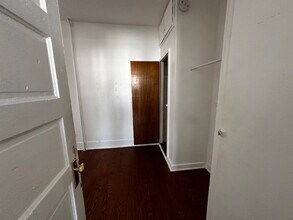 23 S Dubuque St, Unit 1 in Iowa City, IA - Building Photo - Building Photo