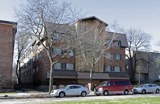 2743 W Highland Blvd Apartamentos