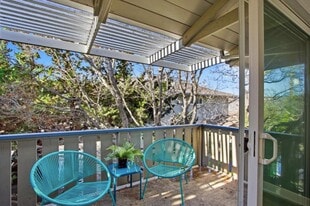 597 Valley Forge Way, Unit 4 in San Jose, CA - Building Photo