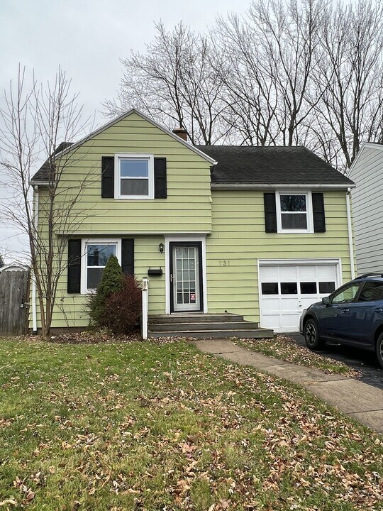131 Edgemont Rd in Rochester, NY - Building Photo