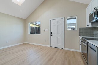 3241 Park Ln in Long Beach, CA - Building Photo - Building Photo