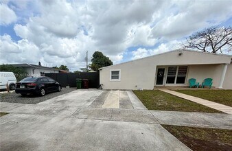 6497 W 8th Ln in Hialeah, FL - Building Photo - Building Photo