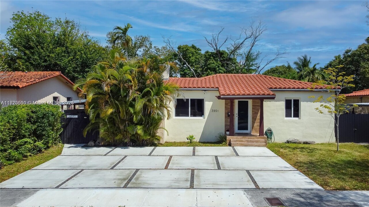 3951 SW 2nd Terrace in Coral Gables, FL - Building Photo