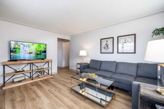 Rugby Square Apartments in Syracuse, NY - Building Photo - Building Photo