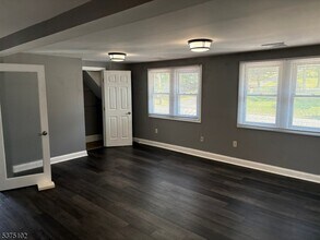 1962 Washington Valley Rd in Bridgewater, NJ - Building Photo - Building Photo