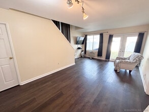 84 Taylor Ave in Norwalk, CT - Building Photo - Building Photo