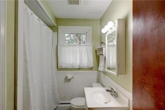 135 Holly Rd in South Kingstown, RI - Building Photo - Building Photo