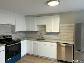 59 Montowese St in Branford, CT - Foto de edificio - Building Photo