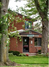 Midland Manor Apartments in Midland, MI - Building Photo - Building Photo