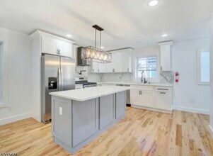 89 N Munn Ave, Unit 1 in Newark, NJ - Building Photo - Building Photo