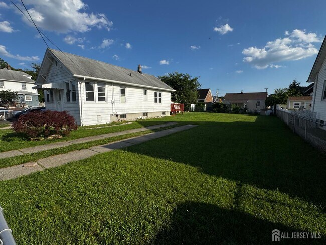 11 S Livingston Ave in Fords, NJ - Building Photo - Building Photo