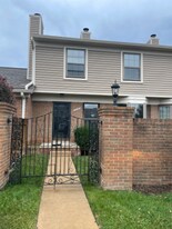 22098 Edgewater in Novi, MI - Building Photo