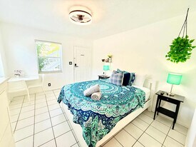 322 Oregon St, Unit FL1-ID1034661P in Hollywood, FL - Building Photo