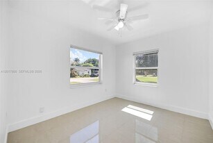 577 NW 90th St in El Portal, FL - Building Photo