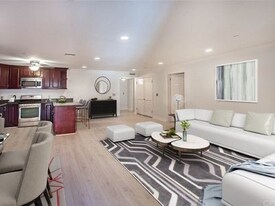 5264 Satsuma Ave, Unit 9 in Los Angeles, CA - Building Photo