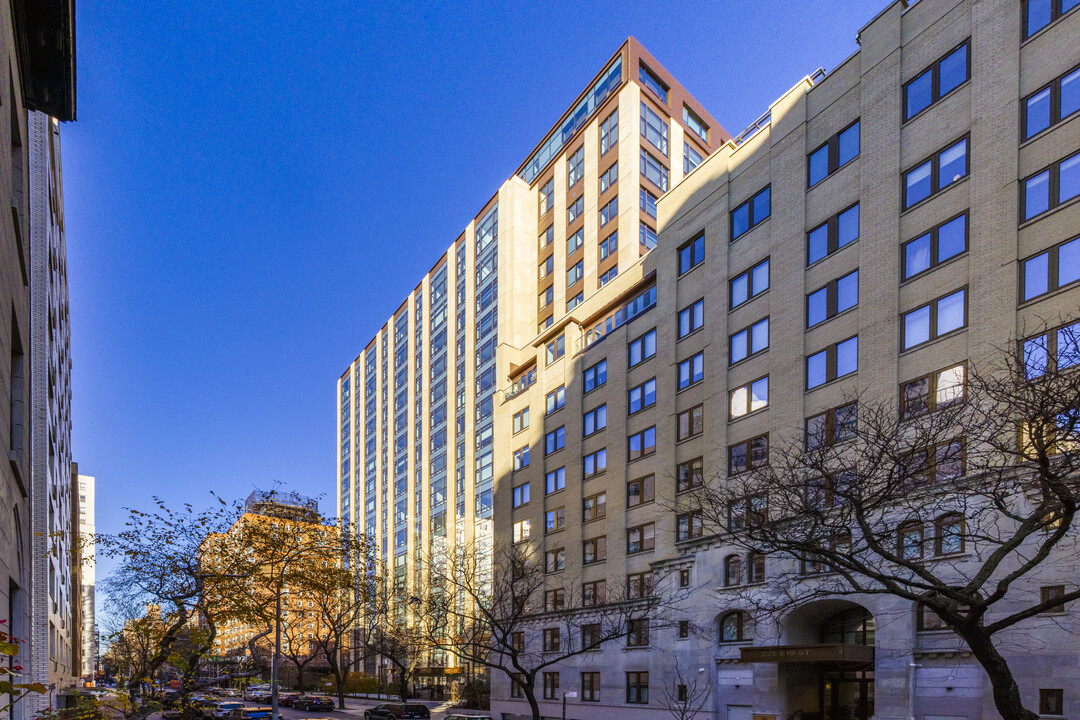 Gramercy Square in New York, NY - Building Photo