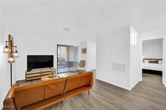 3151 N Soaring Gulls Dr in Las Vegas, NV - Building Photo - Building Photo