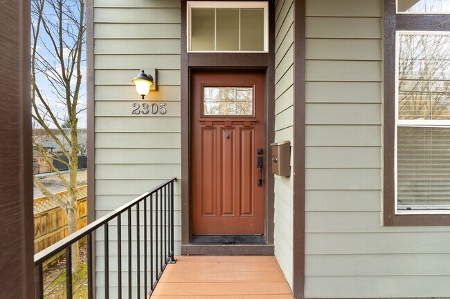 2305 SE 12th Ave in Portland, OR - Building Photo - Building Photo