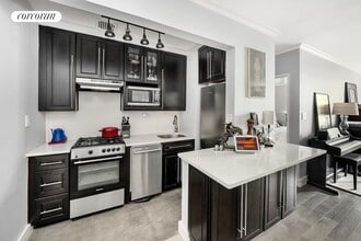 250 W 15th St in New York, NY - Building Photo - Building Photo