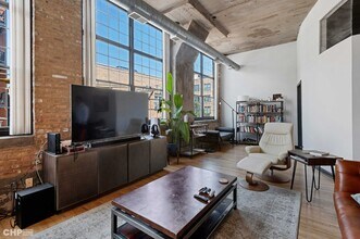 17 N Loomis St in Chicago, IL - Building Photo - Building Photo