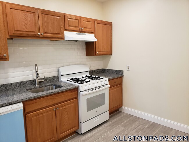 194 Kelton St in Boston, MA - Building Photo - Building Photo